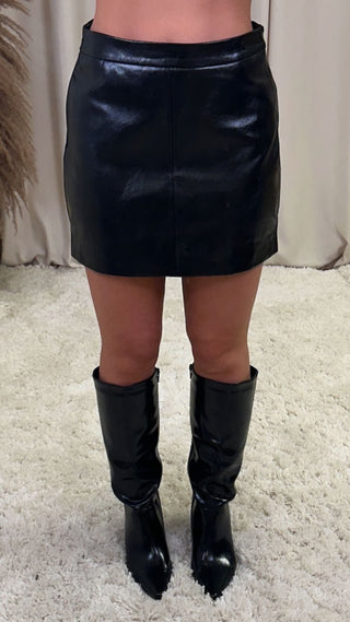 Hillary pils svartur