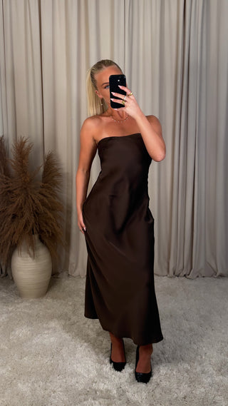 Eight strapless kjóll brúnn