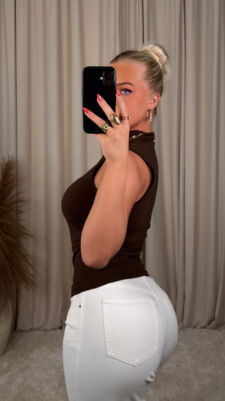 Holly bolur brúnn