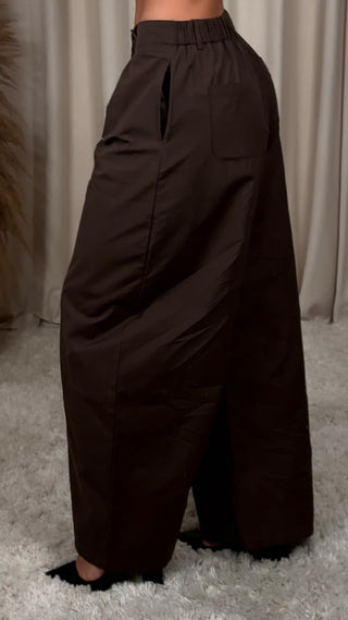 Lucy wind buxur brúnar