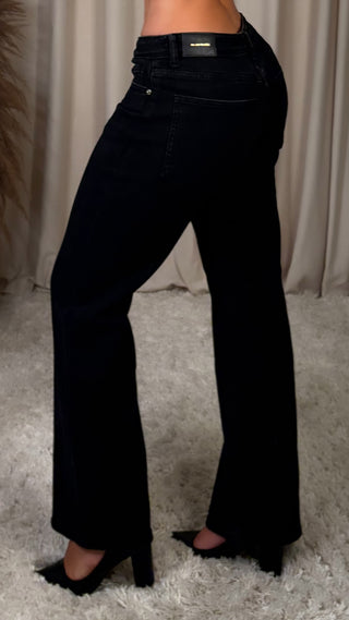 Marly low waist gallabuxur svartar