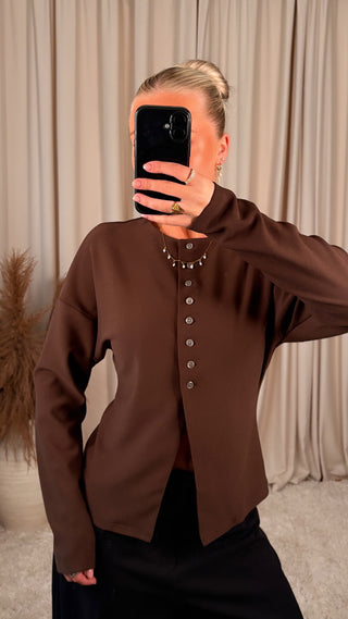 Lucc button up bolur brúnn