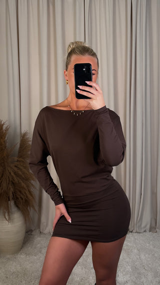 Eight off shoulder kjóll brúnn