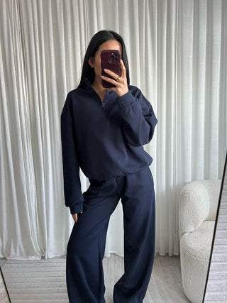 Eight joggingpeysa navyblá