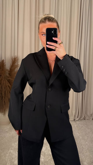 Eight oversize jakki svartur