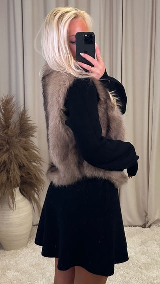 Marie vesti brúnn