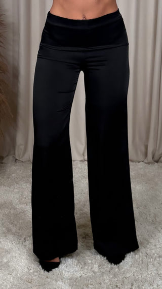 Eight satinbuxur svartar