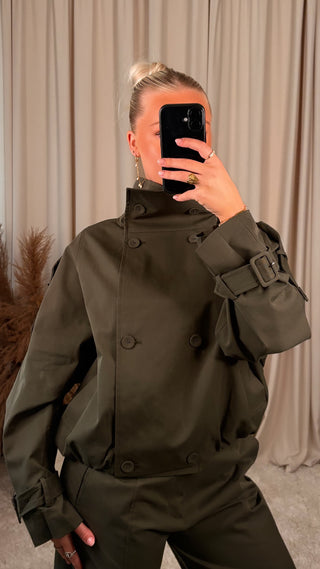 Attent barrel buxur mosagrænar