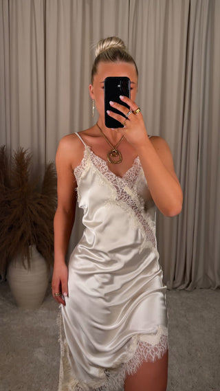 Sasha dress creamed