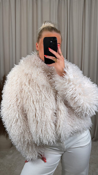 Briana pels hvítur