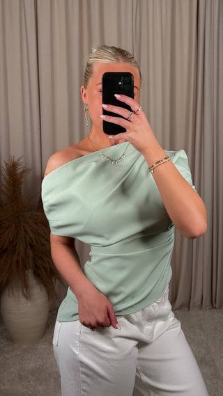 Eight off-shoulder bolur mintugrænn