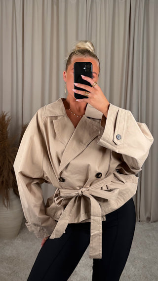 Eight oversize trench jakki