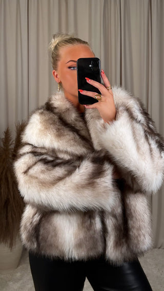 Elizabeth pels hvítur