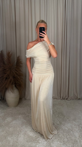Lucy off-shoulder kjóll hvitur