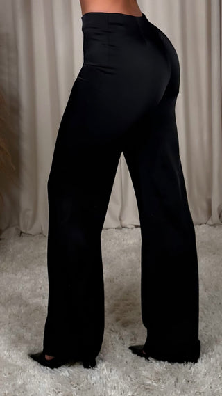 Eight satinbuxur svartar