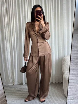 Eight satin-skyrtu jakki brúnn